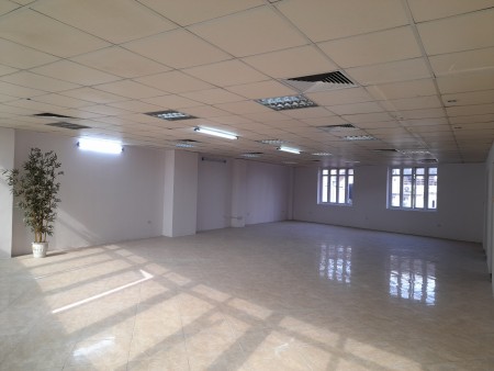 Bán nhà mặt đường Vũ Thạnh, Đống Đa DT 360m2. MT12,5m hướng Tây nam dt sổ đỏ là 360m2, mt 12m5