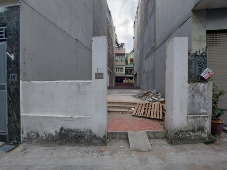 Bán đất 51m Ngọc Thụy MT 5.1 giá 3.25 tỷ Ôtô đỗ cửa ngõ rộng thông các ngả , hàng xóm khai sơn