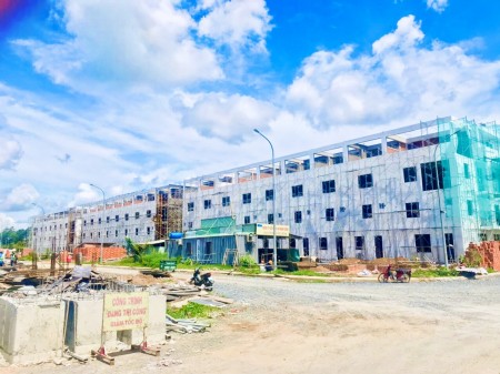 Nhà phố mới xây mặt tiền đường công viên lộ giới rộng 25m, ngân hàng hỗ trợ vay 70%