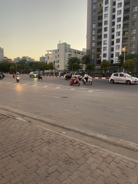 Bán nhà phố Đàm Quang Trung kinh doanh, văn phòng 6 tầng đúc kiên cố giá 27 tỷ