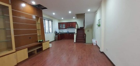 Bán nhà Quan Nhân, Thanh Xuân, 35m2 x 5T, MT 4m, giá 3.9 tỷ. LH 0966456918.