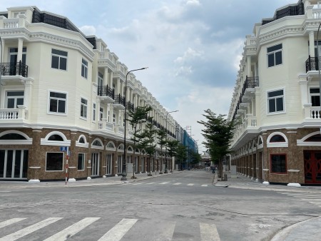 Nhà phố mang phong cách châu hiện đại Royal Town chính thức công bố giá, lhcc