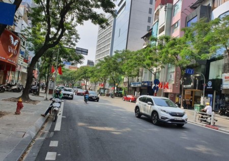 Nhỉnh 16 tỷ. Nhà đẹp, Thái Hà, Q. Đống Đa, Gara 2 ô tô, ngõ thông, Cần bán gấp