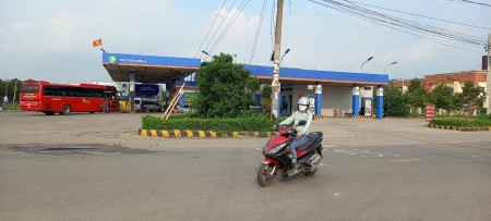 Bán nhà mặt tiền đường Quốc Lộ 1A và đường Xã Đồi 61 liền kề KCN Bàu Xéo giá