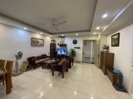 Cho thuê Chung cư C37 Tố Hữu, 3 phòng ngủ, 95m2, đồ cơ bản thêm tủ lạnh, máy giặt, 11 triệu/th. LH 0377983070