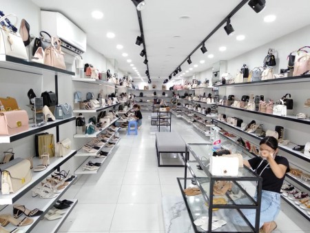 Bán nhà mặt phố Phạm Ngọc Thạch, dt 100m2, mt 4.5m, cho thuêu 70 triệu/tháng, giá 10.5 tỷ