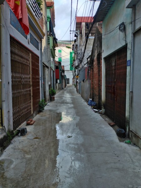 Bán nhanh mảnh đất 62m2 có nhà 2 tầng ở tạm, giá thoả thuận, lh 0985143786