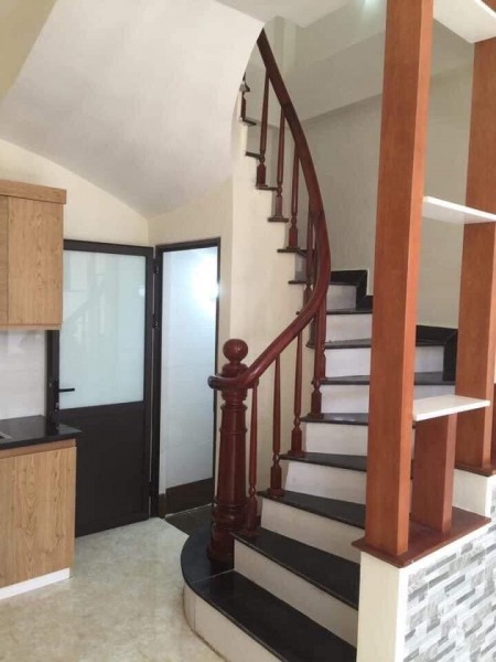 Nhà đẹp Lĩnh Nam, 2 mặt tiền, ô tô đỗ cửa, 35M*4,5T, 5 tầng, 3,6 tỷ.