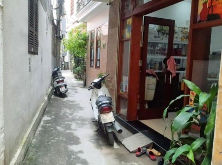 Bán nhà nguyên căn đẹp khu trung tâm kinh doanh được vài bước ra Hồ Tây, giá 3.85 tỷ