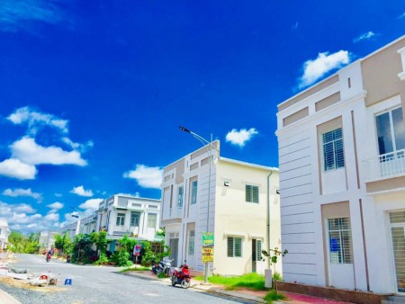 Bán nhà pháp lí chuẩn bao sang tên, 1 trệt, 1 lầu đúc, giá bán 2.1 tỷ, sổ chính chủ