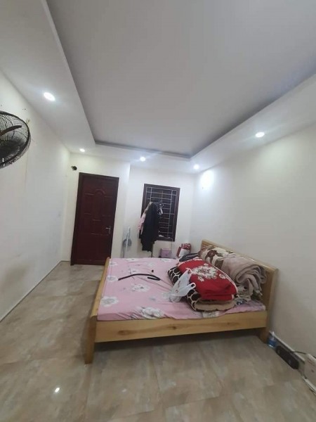 Giá bán nhỉnh 2 tỷ nhà phố Hồng Mai 40m gần ô tô 3 mặt thoáng SĐCC sổ sẵn