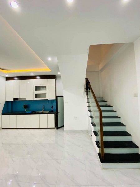 Bán nhà mới ngõ 44 Trần Thái Tông 45m2, 5 Tầng, mặt tiền 5m, giá chào 5.6 tỷ