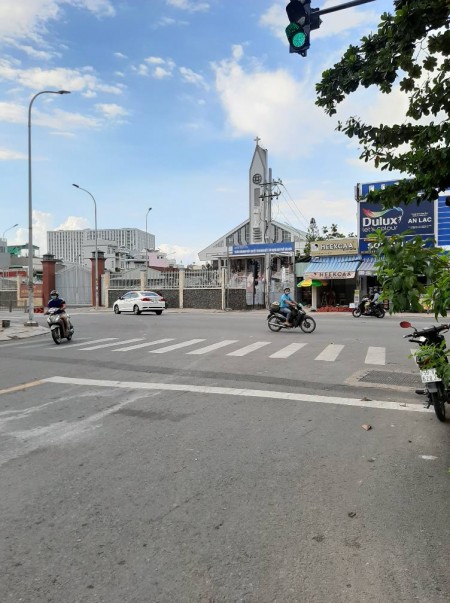 (Gò Vấp)Bán gấp nhà mặt tiền, đường Lê Đức Thọ, diện tích 108m2, giá 11 tỷ.