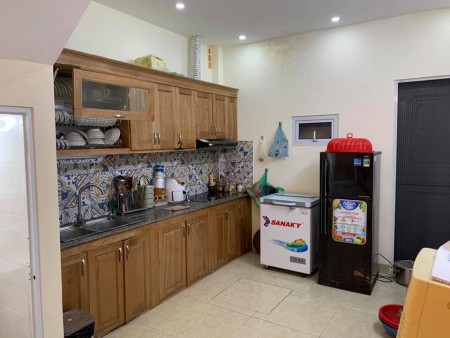Tôi, chính chủ bán căn nhà ngõ 467 Lĩnh Nam: 46m2, 4 tầng, ô tô đỗ, để lại toàn bộ đồ đạc, 3.82 tỷ.