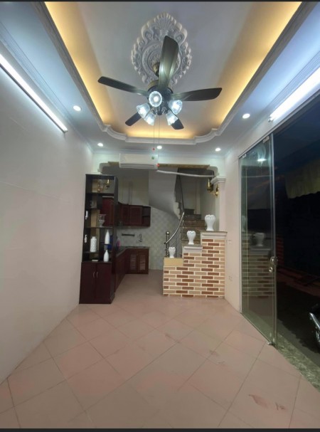 Nhà đẹp số 1 Tân Mai, khu vực đáng sống, ô tô tránh, kinh doanh đỉnh, hai mặt tiền DT 28m2 nhỉnh 3 tỷ
