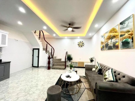Bán nhà chỉ 3.48 tỷ, phố Khương Trung, 2 ô tô tránh nhau cách nhà 10m, mt 5.5m, 5 tầng