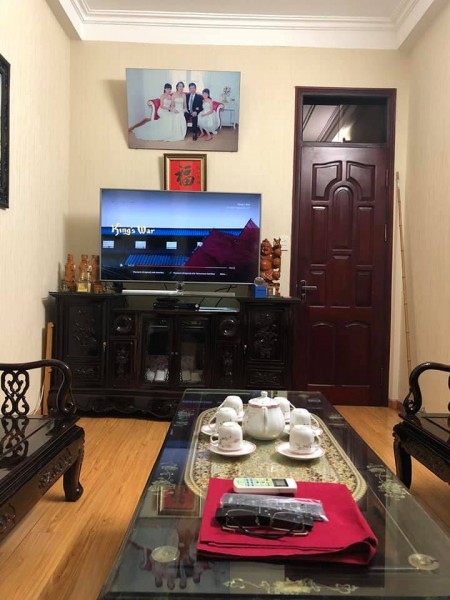 Cần bán gấp nhà Trần Khát Chân, dt 30m2, 3 phòng ngủ sổ đỏ, gần phố, giá 2.65 tỷ, lh 0394357733.