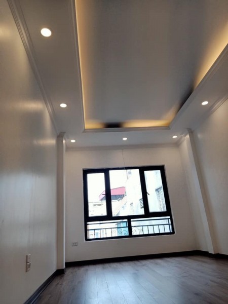 Hiếm, nhà đẹp đường Hoàng Mai, Hoàng Mai, dt 30m2 5 tầng , ô tô đỗ cửa, ngõ thông, kinh doanh, 4.1 tỷ