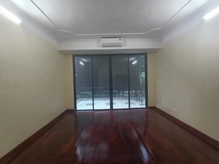 Bán nhà trung tâm Linh Đàm kinh doanh, sầm uất, dtsd 50m2, giá 12.5 tỷ