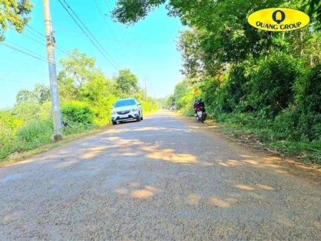 Bán nhanh lô đất mặt tiền đường nhựa 12m, tiện ích xung quanh, giá 680 triệu