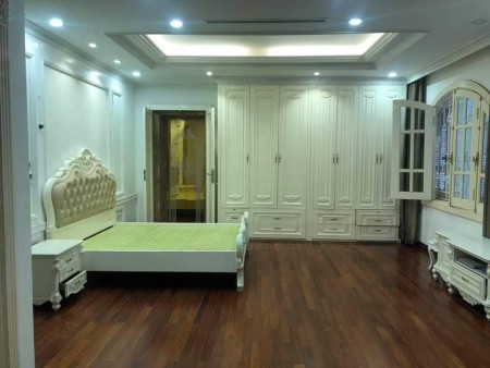 Gia đình tôi đang cần bán nhà phân lô Lê Trọng Tấn, 96m, giá 11 tỷ