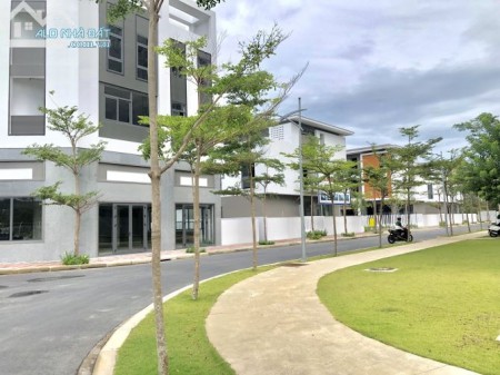 Bán shophouse mặt phố, biệt thự liền kề giá chỉ từ 11 tỷ, view 2 sân gold, sổ đỏ lâu dài.