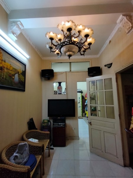 Nhỉnh 3 tỷ có nhà đẹp Ngã Tư Sở 5 tầng mặt tiền rộng 4.5m, ngõ ô tô
