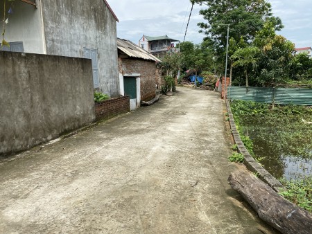 336m2 full đất ở. Ngay trường THPT Thạch Thất đi vào 300m. Làm nhà làm xưởng đều được.