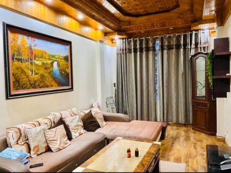 Bán nhà nguyên căn đẹp phố 8/3 xây 4 tầng, kinh doanh mọi mặt hàng, cầu thang giữa