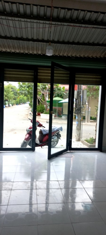 Nhà nguyên căn còn mới hỗ trợ hợp đồng lâu dài, thích hợp làm văn phòng, lhcc