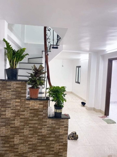 Bán nhà Vĩnh Tuy, dt 60m2, 5 tầng, 10 phòng cho thuê gần trường đại học, giá 5.5 tỷ