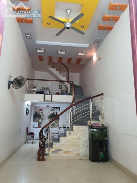 Bán nhà phố cổ 3 tầng phố trung tâm đường rộng 7m, xe ra vào thoải mái