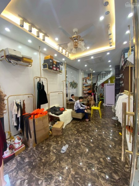 Bán nhà đẹp 40m2, 5 tầng phố Trần Quốc Hoàn, phân lô, ô tô, kinh doanh, ngõ thông, giá Nhỉnh 6 Tỷ