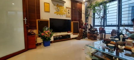 Bán nhà Phố Trần Thái Tông 63m2, mặt tiền 4.2m, 2thoáng, ngõ rộng, giá 5.9 tỷ