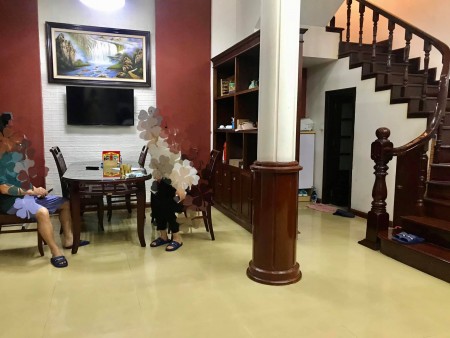 Bán nhà Nguyên Hồng, lô góc, diện tích sử dụng 50m2, giá bán nhanh 15.8 tỷ