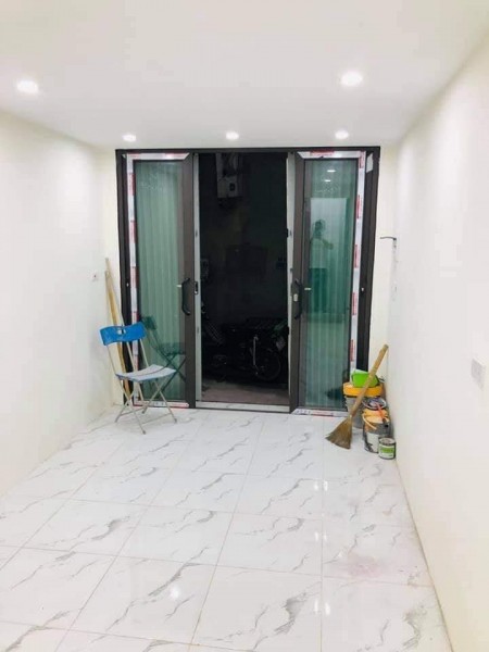 Nhà nhỏ xinh cách phố Trương Định 5m tiện ích đầy đủ, 100m ra ngã tư chợ mơ 20m 5 tầng 2,3 tỷ