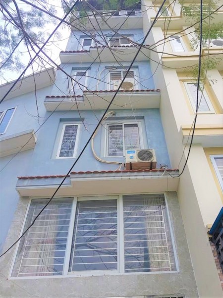 Chưa đên 2 tỷ có nhà Kim Ngưu, Hai Bà Trưng, 5 tầng ngõ to, sổ đỏ vuông đẹp.