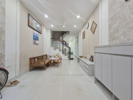Bán Nhà Lĩnh Nam, 15m ô tô ra vào, sổ đổ chính chủ, dt 36m2, 4 tầng, mt 3m hơn 2 tỷ