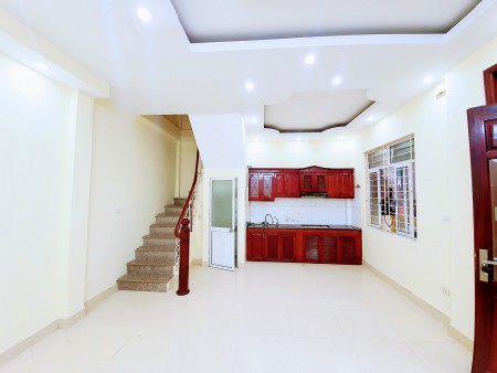 Bán nhà Thanh Liệt, Kim Giang 34m2 x 5T, mt 4.5m vuông đẹp, 10m ô tô tránh, giá 2.9 tỷ