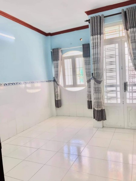 Chủ bán nhà Cách mạng tháng 8, Q10, DT 18m2, 1 trệt, 4 lầu, (3x6)m, chỉ 3.3 tỷ
