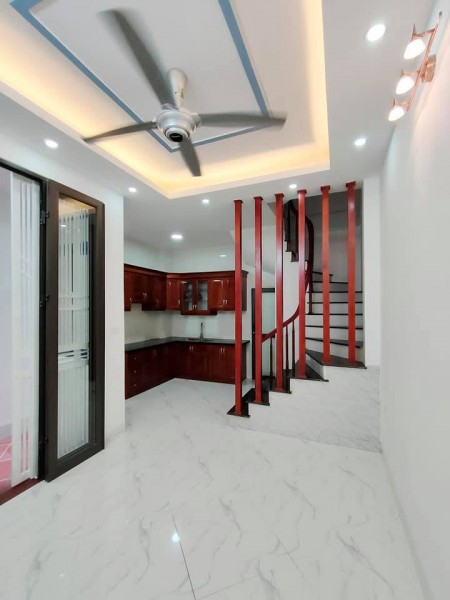 Bán nhà cực hiếm nhỉnh 2 tỷ, nhà đẹp phố ô cách, nhà mới đẹp 5 tầng đúc kiên cố