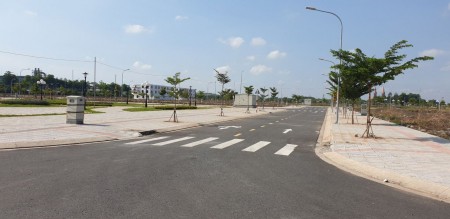 Bán đất xung quanh bao gồm tiện ích trường học, trung tâm thương mại, khu công nghiệp, khu hành chính