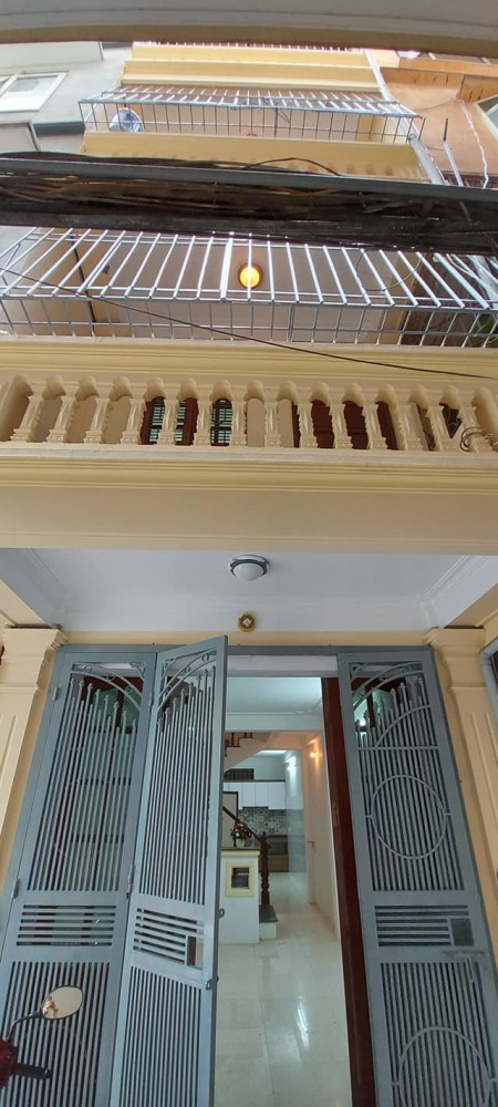 Bán nhà Chiến Thắng, Hà Đông, diện tích 38m2, ô tô đỗ cửa, KD, giá 4,3 tỷ.