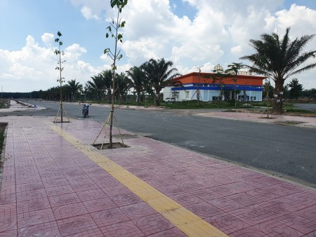 cần bán gấp lô đất nền ngay vòng xoay trung tâm hành chính Nhơn trach