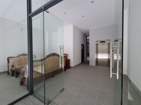Cho thuê tòa văn phòng đường Võ Chí Công: DT90m2x6 tầng, mặt tiền 6m, giá thỏa thuận