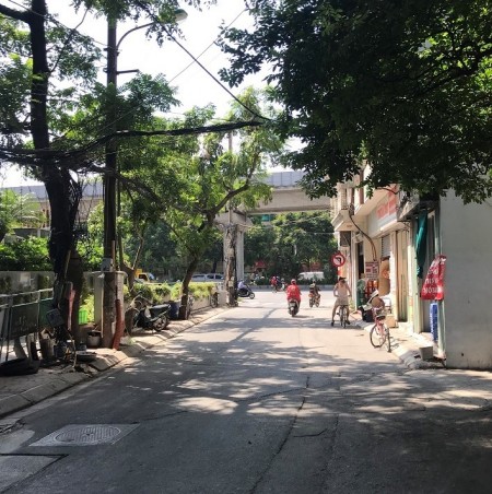 Cần bán gấp trong ngày nhà phố Cự Lộc quận Thanh Xuân Lô góc 15m ra ôtô 45m x 4T Giá 3,3 tỷ