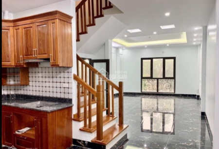 Vỡ nợ bán nhà nguyên căn Quận Long Biên diện tích 46m2, giá chỉ 2.65 tỷ