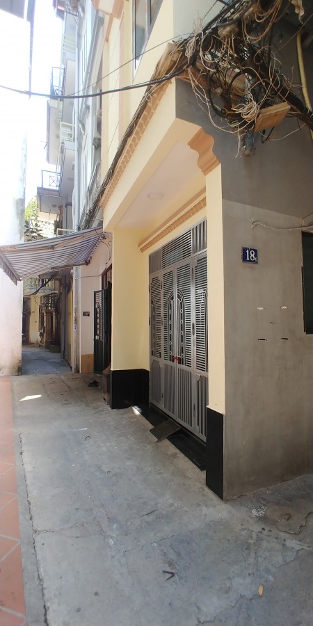 Bán nhà Phúc Xá, giá chỉ 2 tỷ 8, 32m2, 4 tầng, vuông vắn, chỉ việc dọn đến ở.