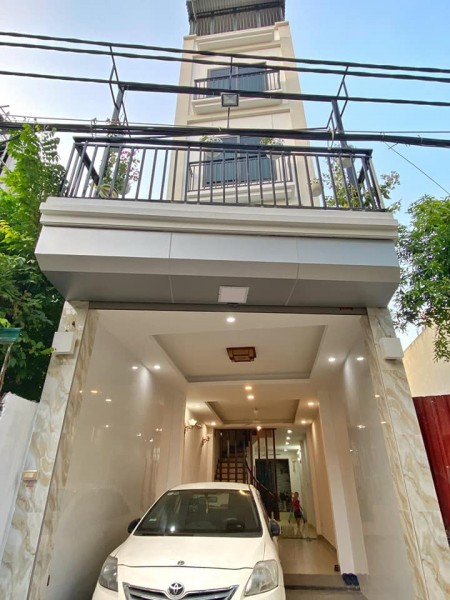 Bán nhà đẹp phố Hồng Tiến, ô tô 7 chỗ vào nhà, view thoáng trước sau, 5 tầng đúc kiên cố