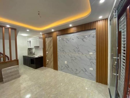 Cần bán nhà khu cự Hoàng Mai, diện tích 61m2, 5 tầng, ô tô kinh doanh, vị trí cực đẹp
